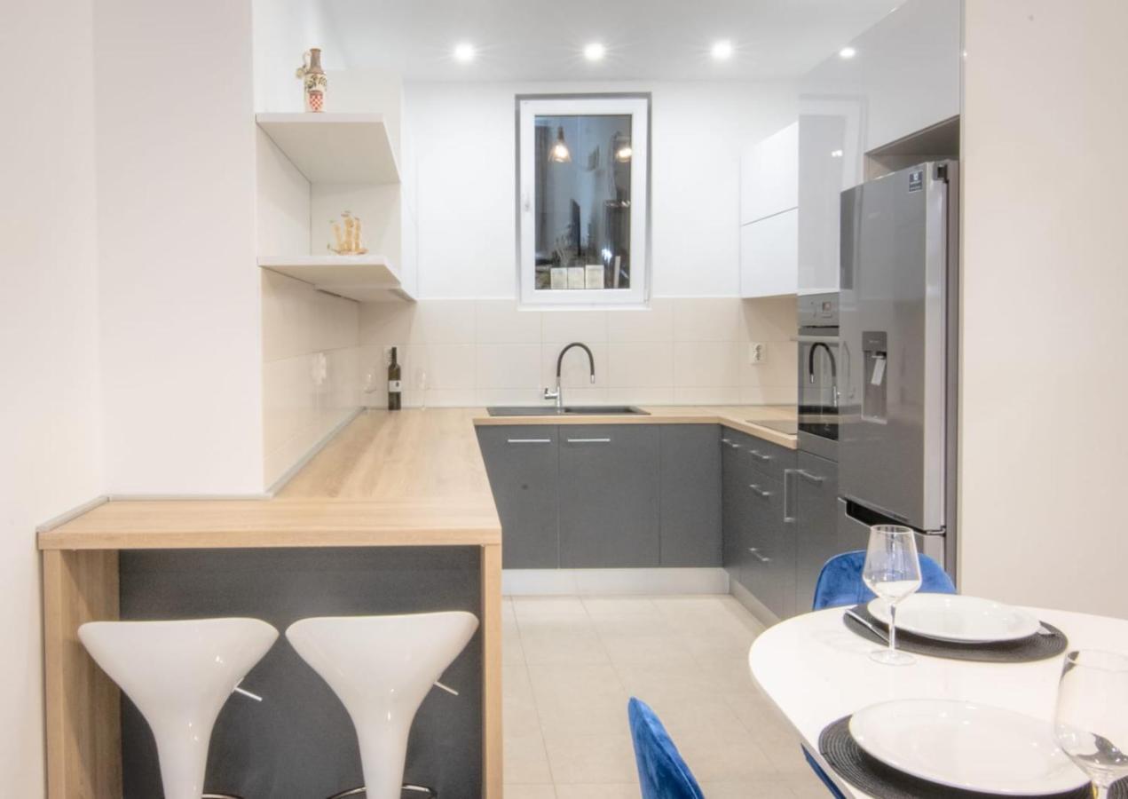 Apartment Cvita Free Beach Parking Makarska Esterno foto
